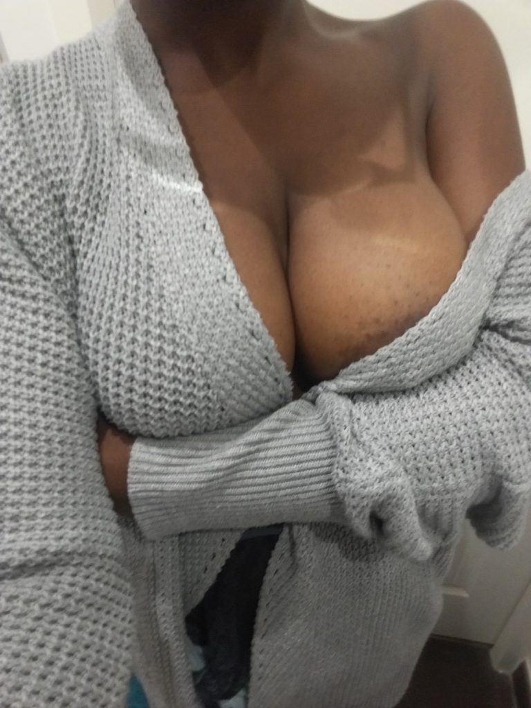 Nudes envoyées à la nuit tombée