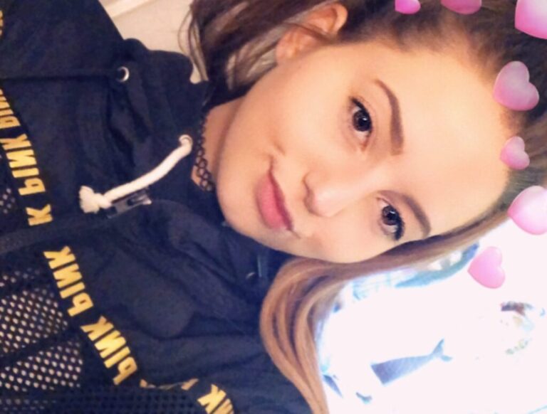 Jeune dominatrice pour nudes sur snapchat